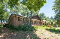3926 Pineview, Smyrna - Country Houses