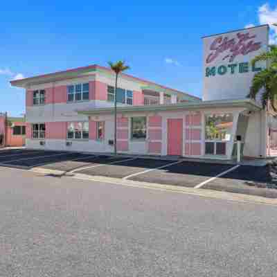 Pool - Free Parking - Apartment - 500 Feet from Beach Hotel Exterior