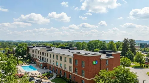 Holiday Inn Express & Suites BETHLEHEM ARPT-ALLENTOWN AREA by IHG - Parking