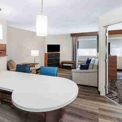 Candlewood Suites TOPEKA WEST by IHG Rooms