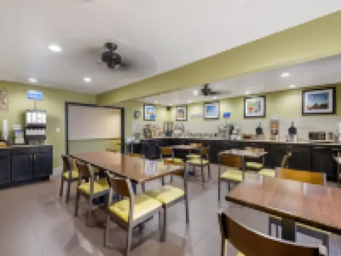 ベストウェスタン エアポート アルバカーキ インスイーツ ホテル & スイーツ アルバカーキのホテル