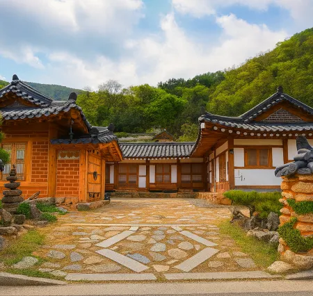 Danyang Full of Happiness Hanok Pension Отели рядом с достопримечательностью «Пещера Косу»