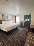 Country Hearth Inn & Suites Augusta - Hostels