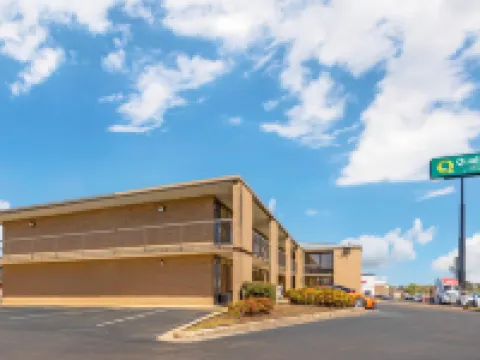 Quality Inn Columbus, MS Hotels in Columbus