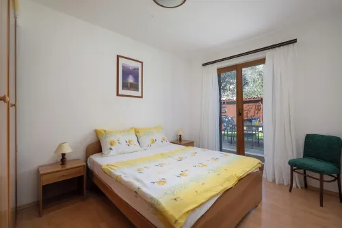 Air-conditioned apartment 250 m from the beach with private boat mooring