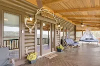 210-acre Cabin w/ Trails & Hot Tub in Tuscumbia! - Homestays