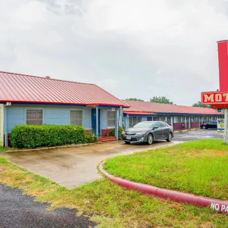 Budget Inn by OYO Palestine TX Hwy 79