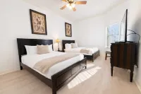 New Listing Phoenix West 2102 Beachfront Bliss With Lazy River and Beach Views - Jacuzzi