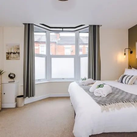 Modern Apartment Perfect for Business Sleeps 4