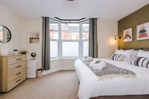 Modern Apartment Perfect for Business Sleeps 4