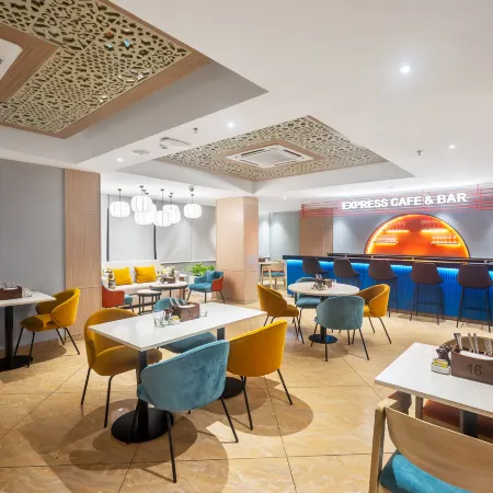 Holiday Inn Express & Suites Vijayawada by IHG Отели рядом с достопримечательностью «Храм Канакадурга»