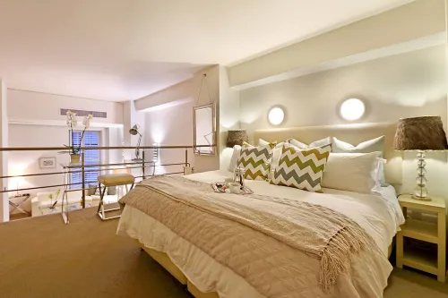 Apartment Louis in the historic Mutual Heights building - ลอดจ์