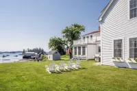 Dew Drop 2 Village Cottage, Steps to Harbor, Lawn & Boathouse