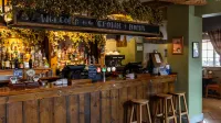 Crown & Horns - bar