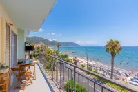 Laigueglia Beach, Seafront Sea-View Balcony - Happy Rentals - Havudsigt