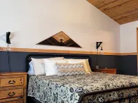 Cozy Condo on the 4th Fairway of  Plumas Pines Golf Course Hotels in Plumas County