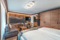 La Perle Apartments - Condos