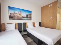easyHotel Brussels City Centre โรงแรมใกล้ถนนรูเนิฟ