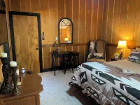 WALK TO SLOPES.  Make memories at Deerwoods, a traditional Mountain Lodge.