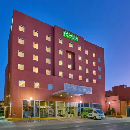 City Express Junior by Marriott San Luis Potosi Carranza Отели рядом с достопримечательностью «Театр Ла-Пас»