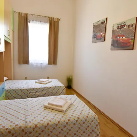 Bright flat with shared pool in Tar