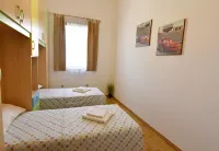 Bright flat with shared pool in Tar