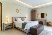Breeze Blows City View Villa 4 Bedrooms and 1 Familly Bedroom with a Private Heated Swimming Pool