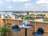 Mini penthouse with Lake View & Beautiful Sunset 耶爾費拉酒店