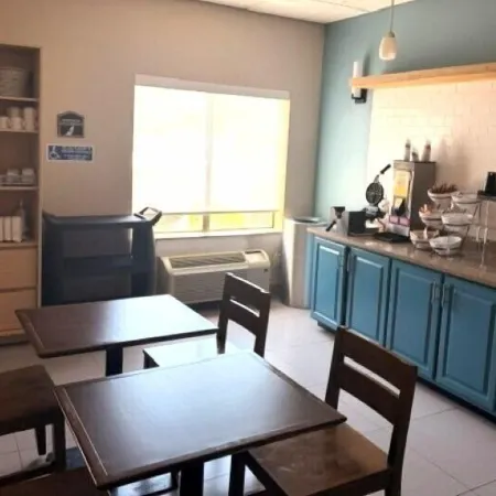 Country Inn & Suites by Radisson, Midway - Tallahassee West