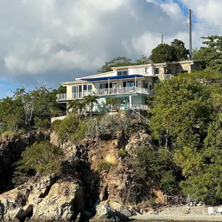 Spectacular Beachfront Villa. Great Snorkeling, Kayaking, Sunrise & Sunset Views