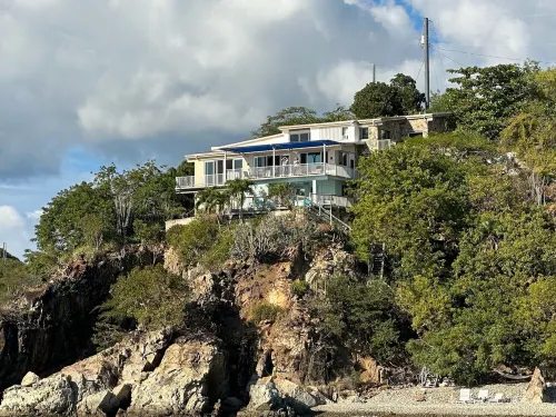 Spectacular Beachfront Villa. Great Snorkeling, Kayaking, Sunrise & Sunset Views