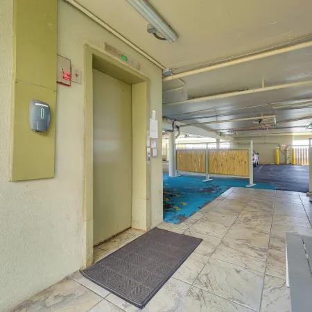 1 Mi to Magic Sands: Waterfront Big Island Condo