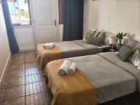 Ocean Nomads Hostel - Hostels