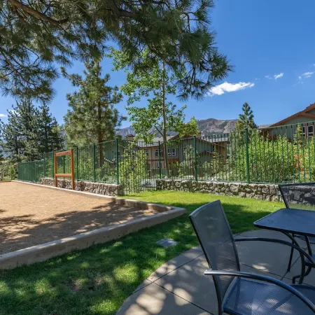 Spectacular Ski-in/Ski-Out Condo with 5-Star Appeal