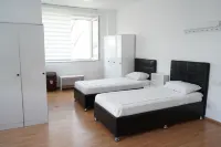 Hotel Green Garden - Hostels