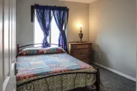 Mackenzie - Private BR w-Shared Bathroom - Misafirhane