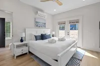 Beachwalk Club Steps to Beach Sleeps 16 Pets - Bungalows