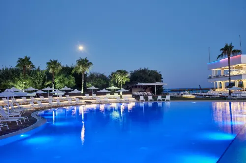 So Nice Club Resort - bar