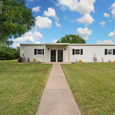50 Acre Countryside Haven W/ Hiking Trails, Arcade & Pool by RedAwning