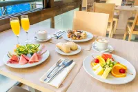 Port Denia - breakfast