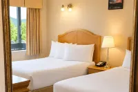 Travelodge by Wyndam Chetwynd - parking