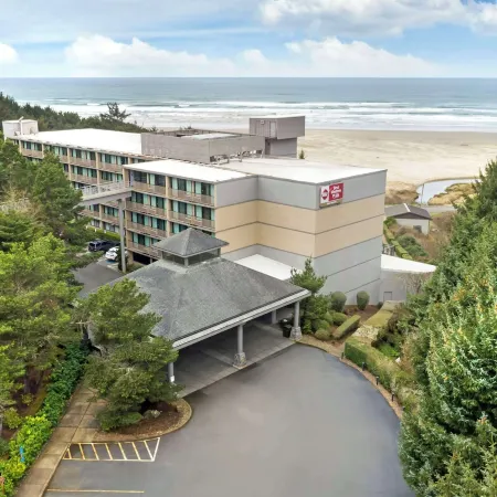 Best Western Plus Agate Beach Inn