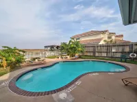 Waterfront Condo 1 Block to Beach Pool Access - WiFi