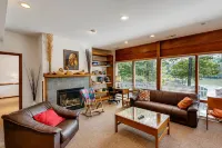 Family Lake House With Deck, Private Dock/boathouse, Grill, Firepit, & Fast Wifi - 4 tähden