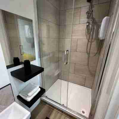 Stylish 1-Bed Flat Central Cardiff Bay View Others