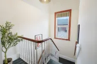 Elegant 4BR Houghton St Sleeps 7 by Stay With Us - 3-Star