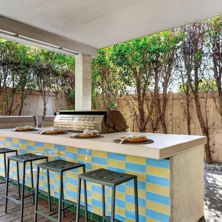 The Encore by Avantstay Pool + Hot Tub + Outdoor Pool Table + Fire Pit Mins to the Polo Fields