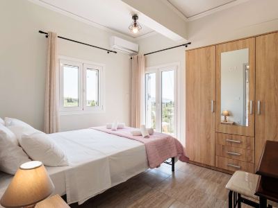 Seaview Serenity - Beachside Getaway