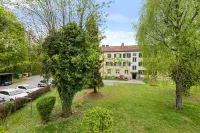 Lakeside Apartment | Kitchen | Parking - Homestays