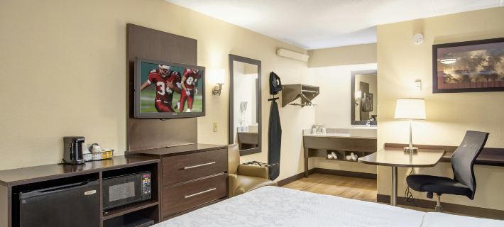 Red Roof Plus+ Baltimore North - Timonium Hotels in Baltimore County